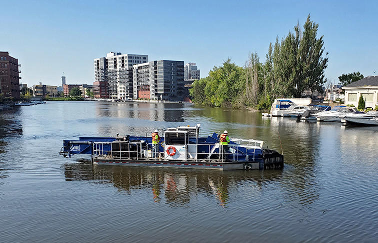 The Lynyrd Skymmr collects floating debris.