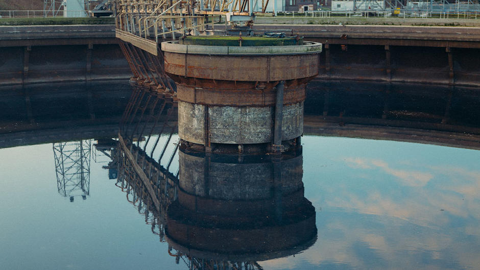 Wastewater clarifier